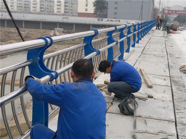 张家界不锈钢河道护栏的特性及其在城市景观中的应用